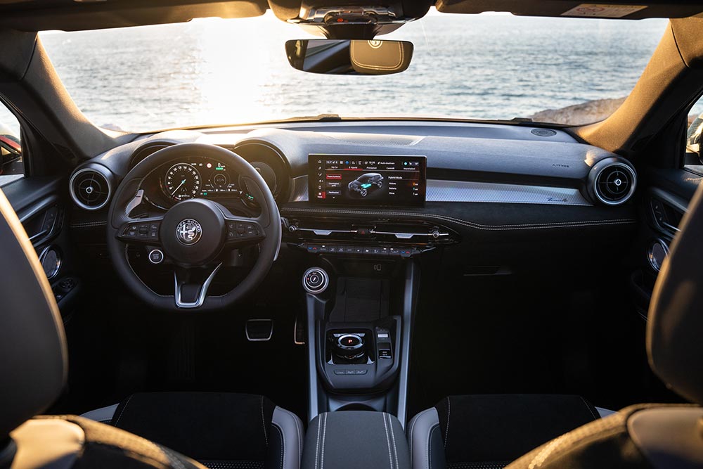https://cdn.autogreeknews.gr/wp-content/uploads/2026/08/alfa-romeo-tonale-2026-7.jpg