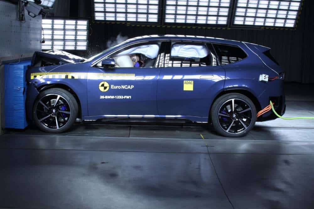 https://cdn.autogreeknews.gr/wp-content/uploads/2026/08/bmw-ix3-crash-test.jpg