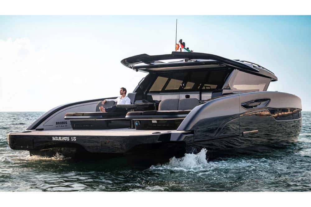 https://cdn.autogreeknews.gr/wp-content/uploads/2026/08/brabus-ultima-55-luxuskatamaran-2026.jpg
