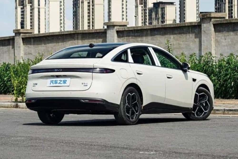 https://cdn.autogreeknews.gr/wp-content/uploads/2026/08/byd-seal-06-04.jpg