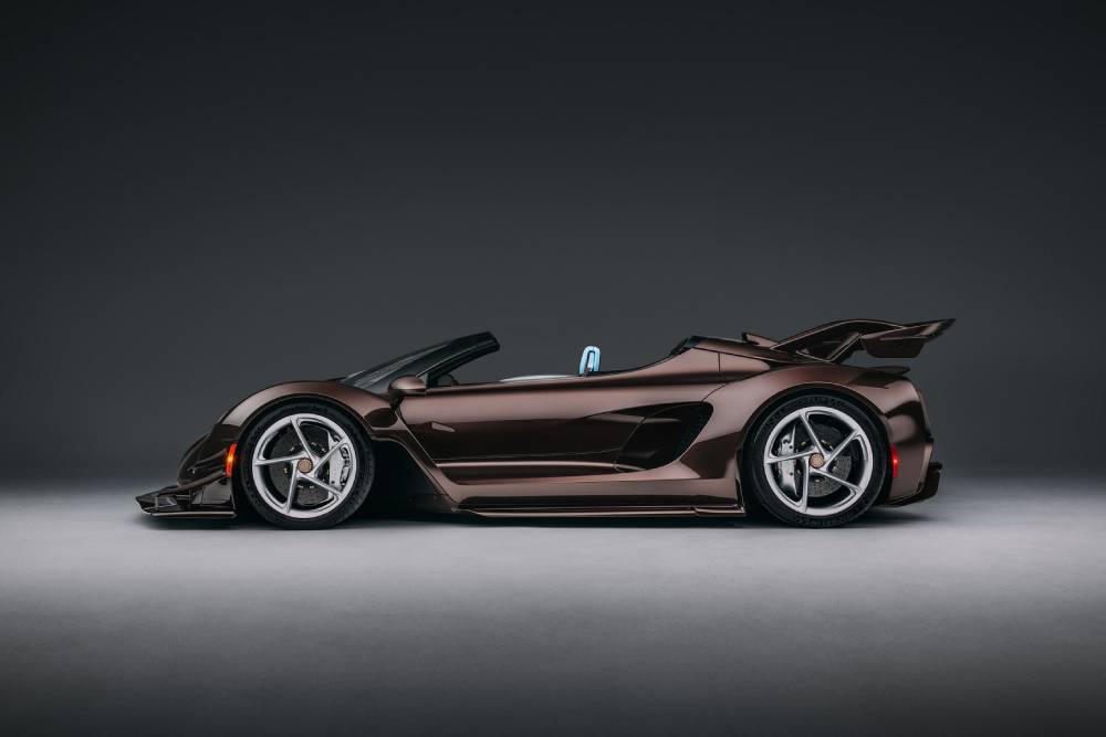 https://cdn.autogreeknews.gr/wp-content/uploads/2026/08/czinger-21c-spyder-5.jpg