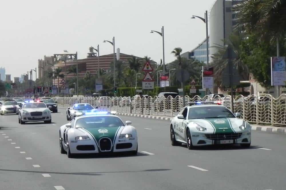 https://cdn.autogreeknews.gr/wp-content/uploads/2026/08/dubai-police-cars-02.jpg