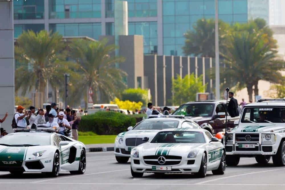 https://cdn.autogreeknews.gr/wp-content/uploads/2026/08/dubai-police-cars-04.jpg