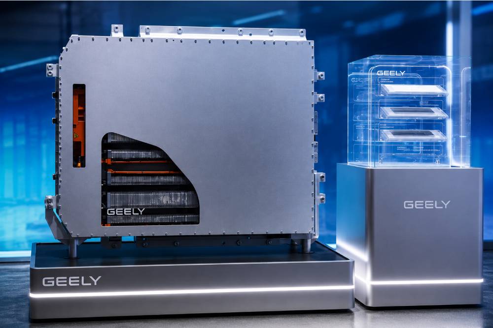 https://cdn.autogreeknews.gr/wp-content/uploads/2026/08/geely-new-solid-state-battery.jpg