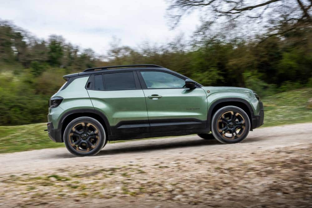 https://cdn.autogreeknews.gr/wp-content/uploads/2026/08/jeep-avenger-argentina-8.jpg