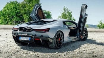 Γιατί οι πόρτες των V12 Lamborghini ανοίγουν προς τα πάνω;