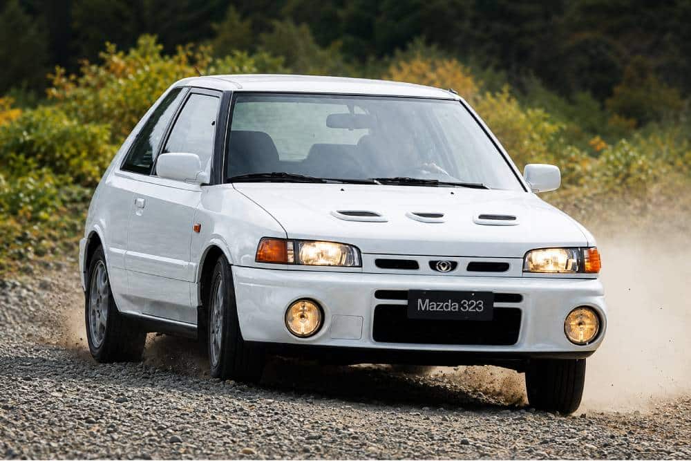 https://cdn.autogreeknews.gr/wp-content/uploads/2026/08/mazda-323-gt-r-02.jpg