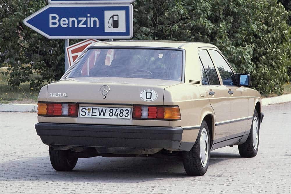 https://cdn.autogreeknews.gr/wp-content/uploads/2026/08/mercedes-benz_190_d_77.jpg