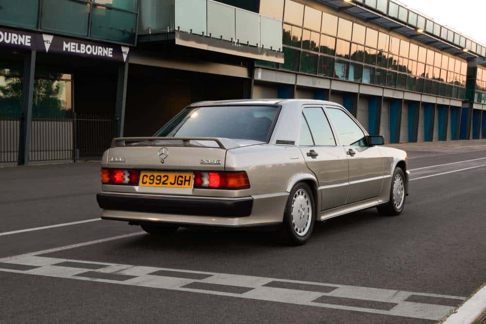 https://cdn.autogreeknews.gr/wp-content/uploads/2026/08/mercedes-benz_190_e_2-2.jpg