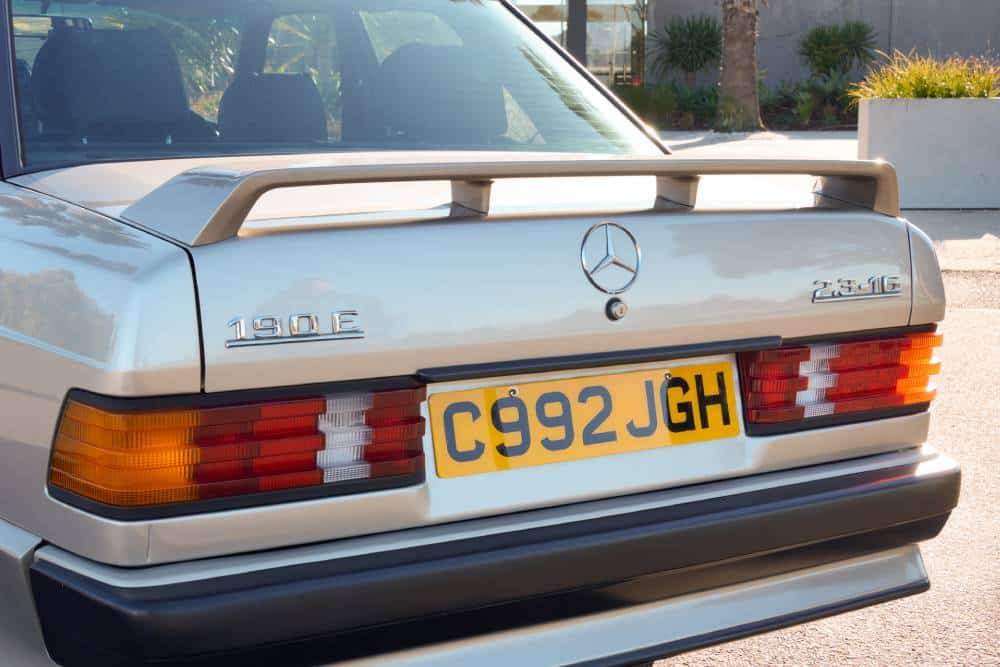 https://cdn.autogreeknews.gr/wp-content/uploads/2026/08/mercedes-benz_190_e_2.jpg