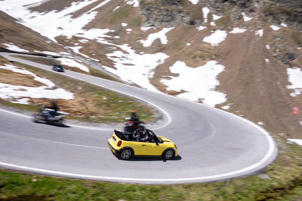 https://cdn.autogreeknews.gr/wp-content/uploads/2026/08/mini-jcw-alpes-06.jpg