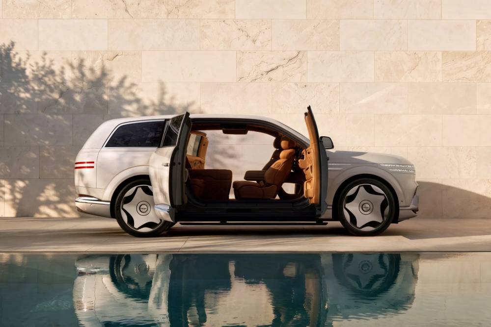 https://cdn.autogreeknews.gr/wp-content/uploads/2026/08/new-genesis-gv90-2.jpg
