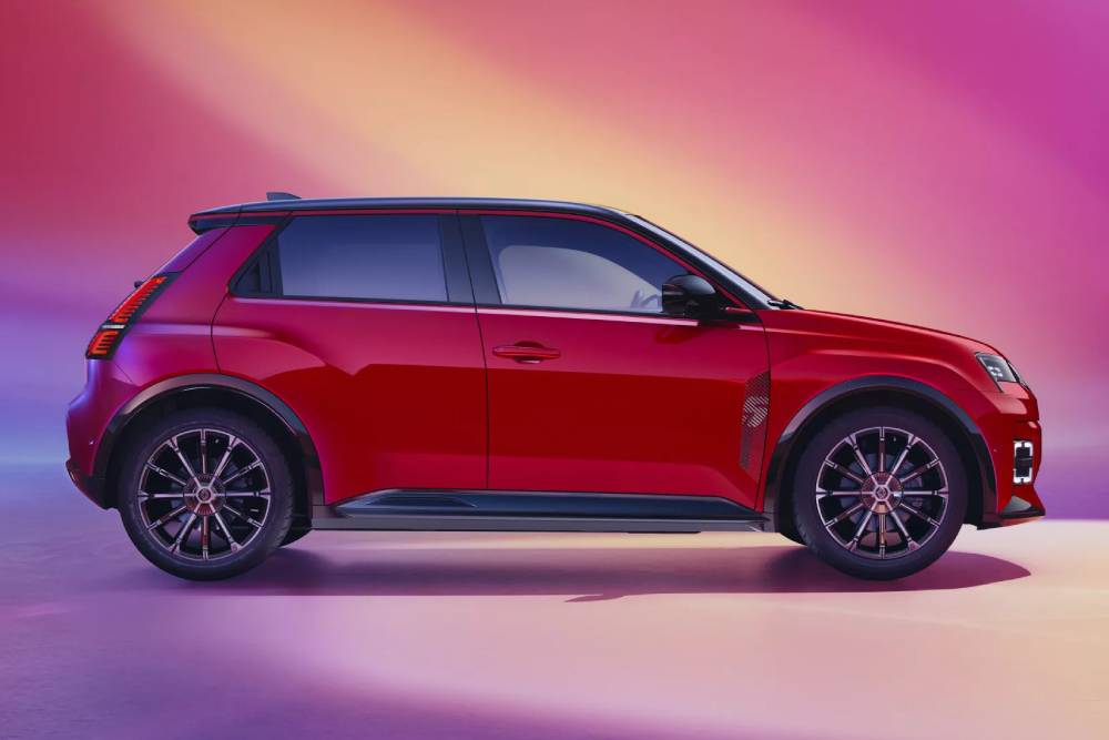 https://cdn.autogreeknews.gr/wp-content/uploads/2026/08/new-renault-5-e-tech-electric-10.jpg