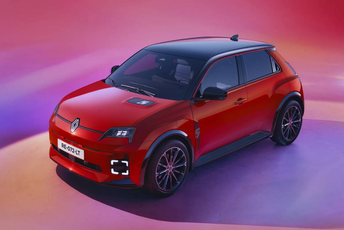 https://cdn.autogreeknews.gr/wp-content/uploads/2026/08/new-renault-5-e-tech-electric-8.jpg