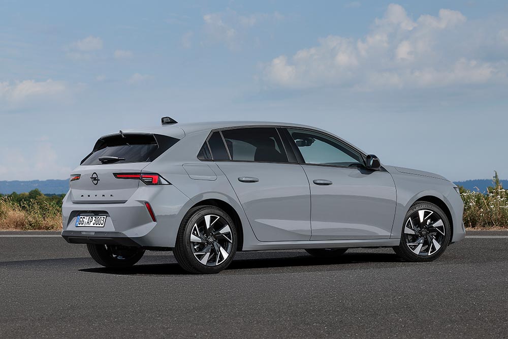 https://cdn.autogreeknews.gr/wp-content/uploads/2026/08/opel-astra-2026-5.jpg