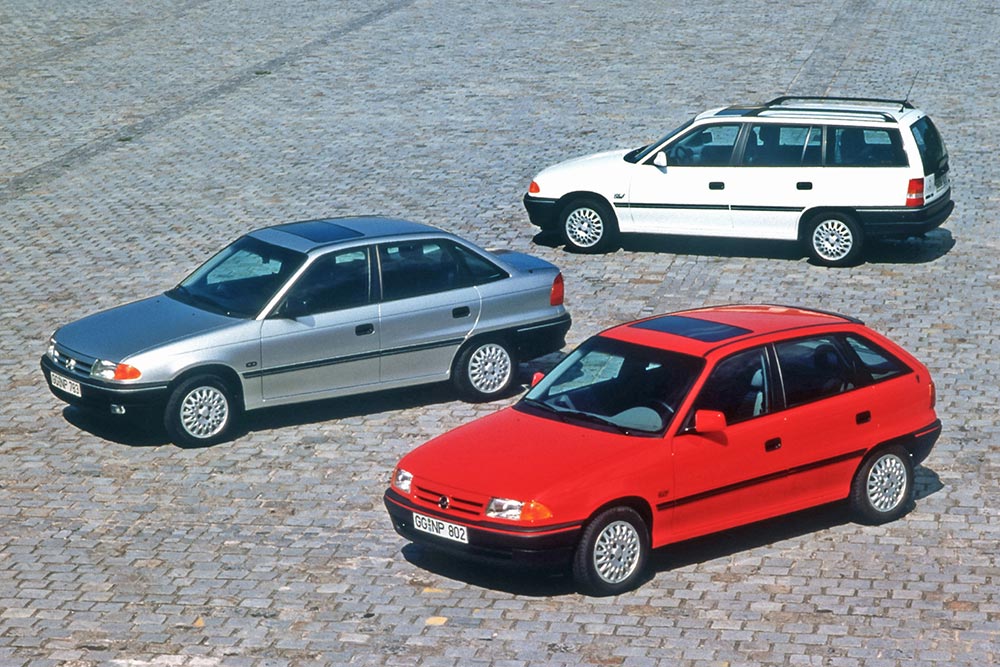 https://cdn.autogreeknews.gr/wp-content/uploads/2026/08/opel-astra-f-1.jpg