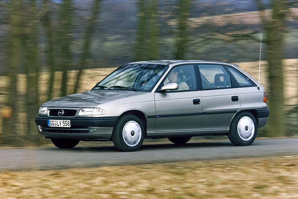 https://cdn.autogreeknews.gr/wp-content/uploads/2026/08/opel-astra-f-4.jpg