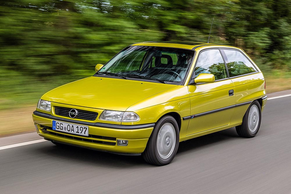 https://cdn.autogreeknews.gr/wp-content/uploads/2026/08/opel-astra-f-5.jpg