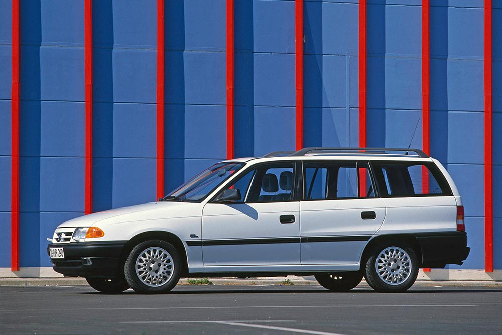 https://cdn.autogreeknews.gr/wp-content/uploads/2026/08/opel-astra-f-caravan.jpg
