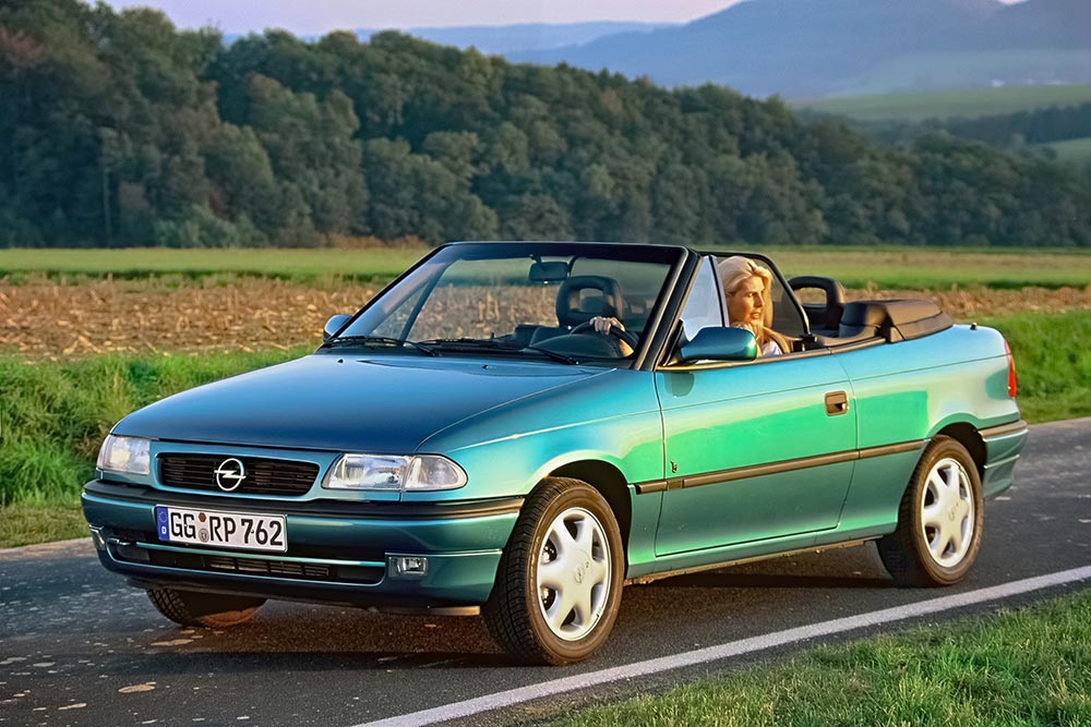 https://cdn.autogreeknews.gr/wp-content/uploads/2026/08/opel-astra-f-convertible.jpg