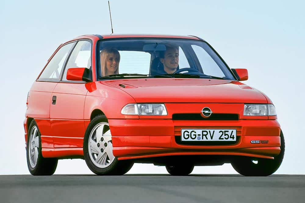 https://cdn.autogreeknews.gr/wp-content/uploads/2026/08/opel-astra-f-gsi-16v.jpg