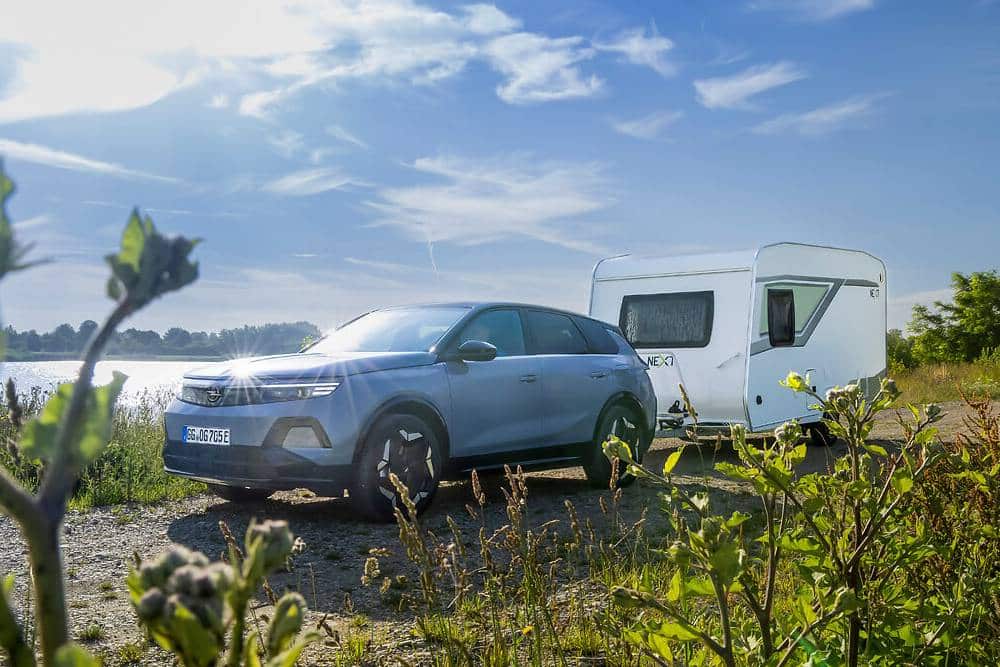 https://cdn.autogreeknews.gr/wp-content/uploads/2026/08/opel-grandland-electric-awd-pulling-power-1.jpg