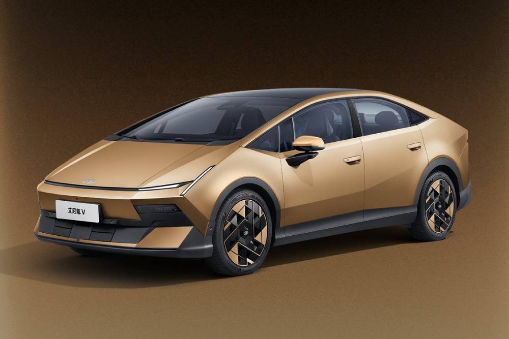 https://cdn.autogreeknews.gr/wp-content/uploads/2026/08/production-hyundai-ioniq-v-06.jpg