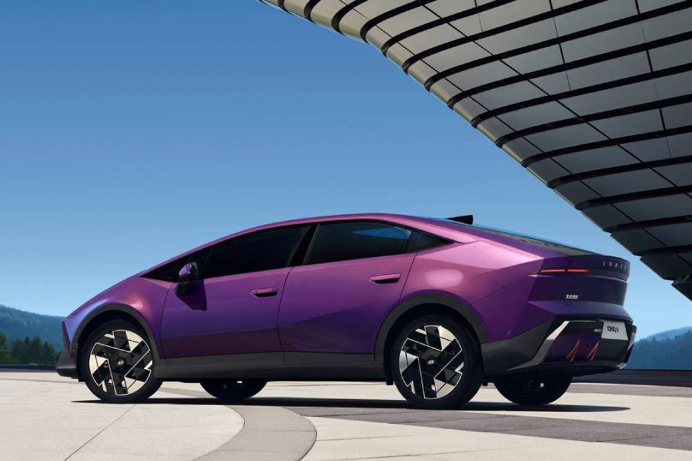 https://cdn.autogreeknews.gr/wp-content/uploads/2026/08/production-hyundai-ioniq-v-08.jpg
