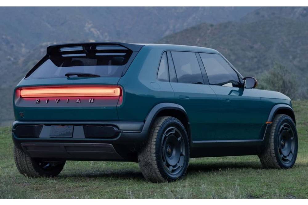 https://cdn.autogreeknews.gr/wp-content/uploads/2026/08/rivian-r3x-3.jpg
