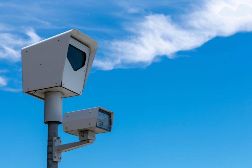https://cdn.autogreeknews.gr/wp-content/uploads/2026/08/speed-camera.jpg
