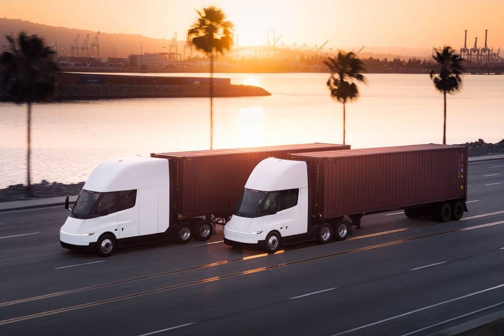 https://cdn.autogreeknews.gr/wp-content/uploads/2026/08/tesla-semi-europe-02.jpg