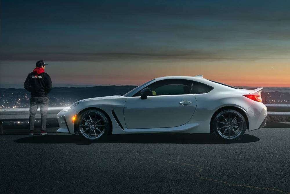 https://cdn.autogreeknews.gr/wp-content/uploads/2026/08/toyota-2026-gr86-premium.jpg