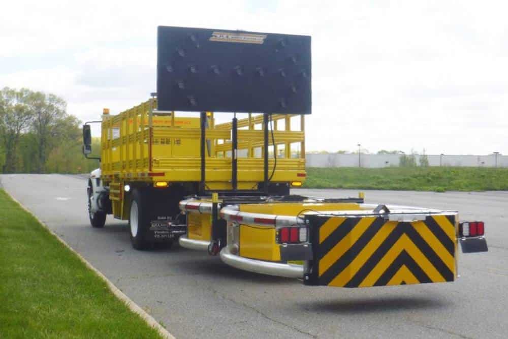 https://cdn.autogreeknews.gr/wp-content/uploads/2026/08/truck-crash-protector-02.jpg