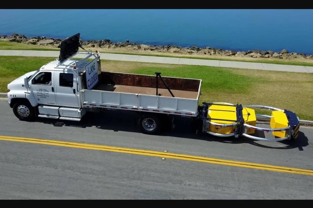 https://cdn.autogreeknews.gr/wp-content/uploads/2026/08/truck-crash-protector-04.jpg