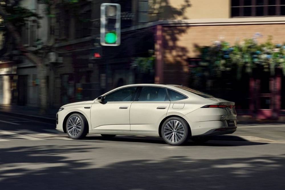 https://cdn.autogreeknews.gr/wp-content/uploads/2026/08/vw-id.-era-es5.jpg