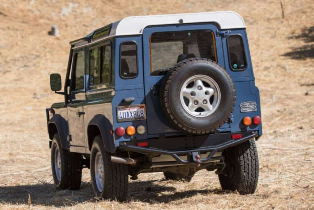 https://cdn.autogreeknews.gr/wp-content/uploads/2026/09/1997_land-rover_defender-90-nas_1997_land_rover_de-2.jpg