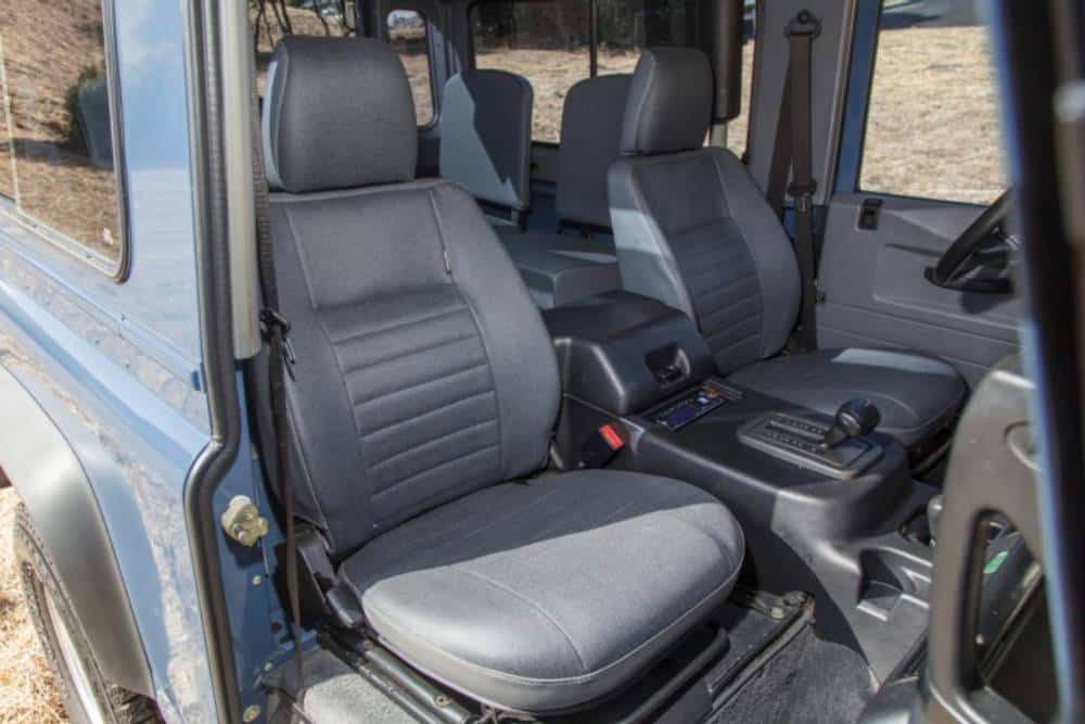https://cdn.autogreeknews.gr/wp-content/uploads/2026/09/1997_land-rover_defender-90-nas_1997_land_rover_de-4.jpg
