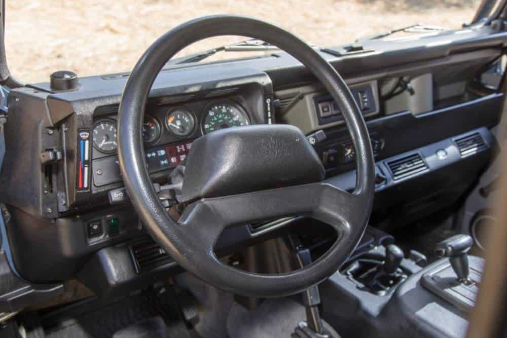 https://cdn.autogreeknews.gr/wp-content/uploads/2026/09/1997_land-rover_defender-90-nas_1997_land_rover_de-5.jpg