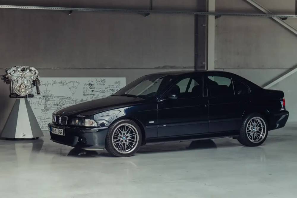 https://cdn.autogreeknews.gr/wp-content/uploads/2026/09/2000-bmw-m5-volkswagen-w10-prototype.jpg
