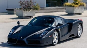 Στο σφυρί η μοναδική Ferrari Enzo σε ματ μαύρο χρώμα