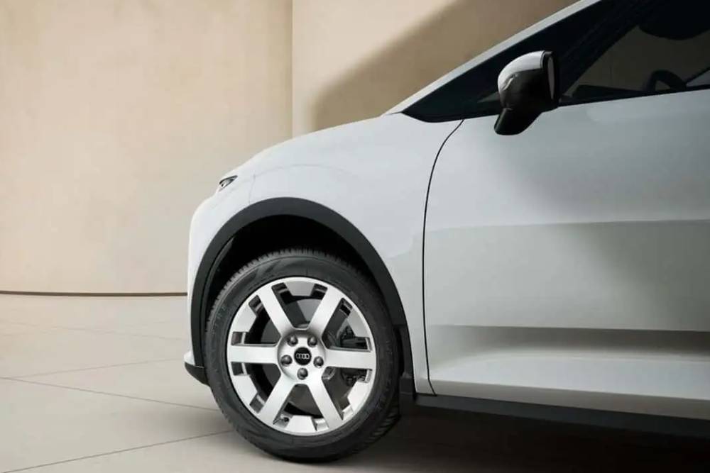 https://cdn.autogreeknews.gr/wp-content/uploads/2026/09/2027-audi-a2-e-tron-base-model-6.jpg