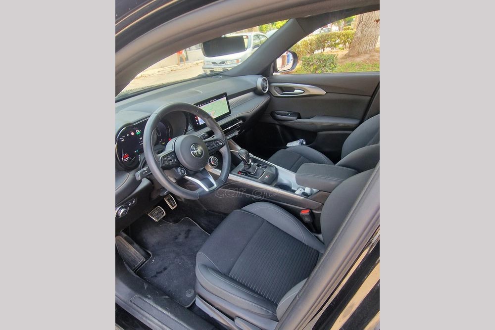 https://cdn.autogreeknews.gr/wp-content/uploads/2026/09/Alfa-Romeo-Tonale-2025-used-7.jpg