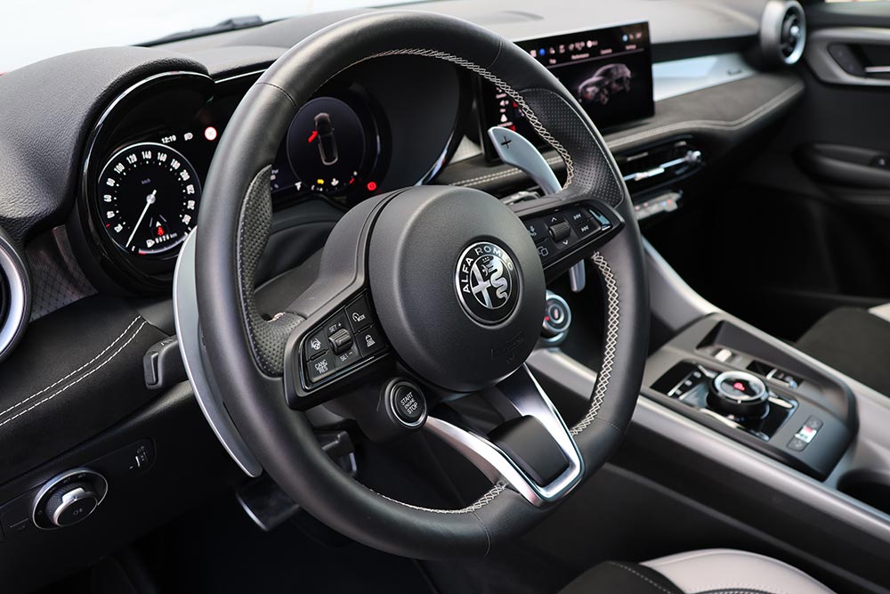 https://cdn.autogreeknews.gr/wp-content/uploads/2026/09/Alfa-Romeo-Tonale-2026-27.jpg