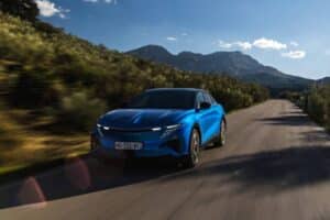 Alpine A390 GT – Alpine Vision Blue (1)