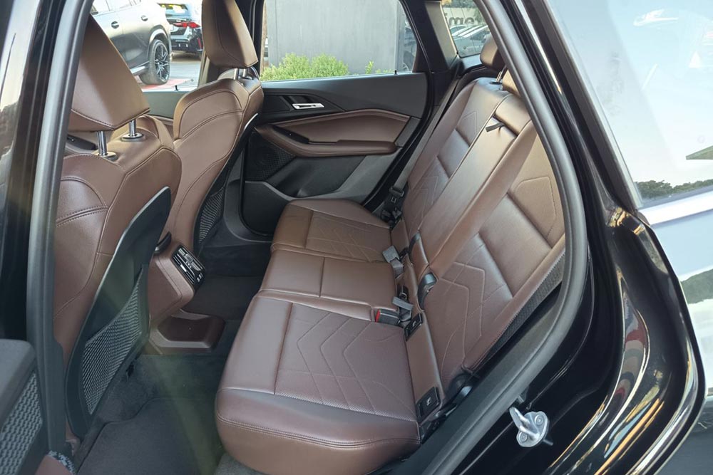 https://cdn.autogreeknews.gr/wp-content/uploads/2026/09/BMW-218d-Active-Tourer-2024-used-7.jpg