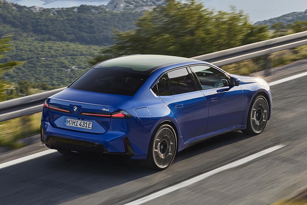https://cdn.autogreeknews.gr/wp-content/uploads/2026/09/BMW-3-Series-2026-18.jpg