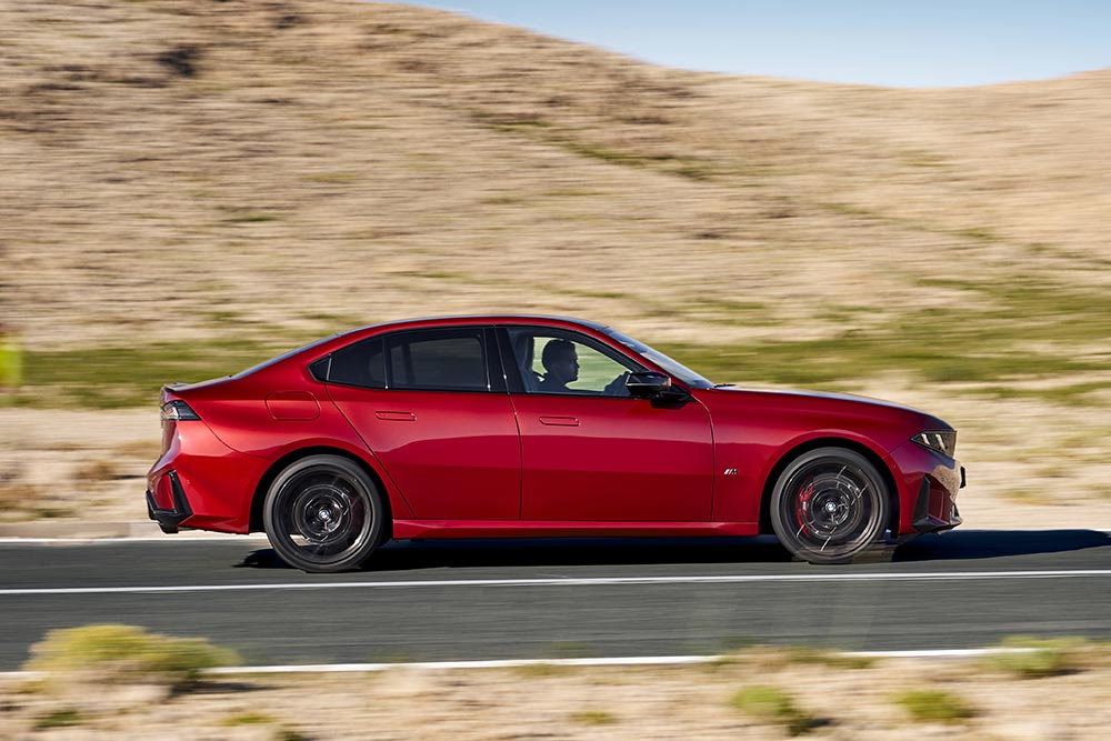 https://cdn.autogreeknews.gr/wp-content/uploads/2026/09/BMW-3-Series-2026-27.jpg