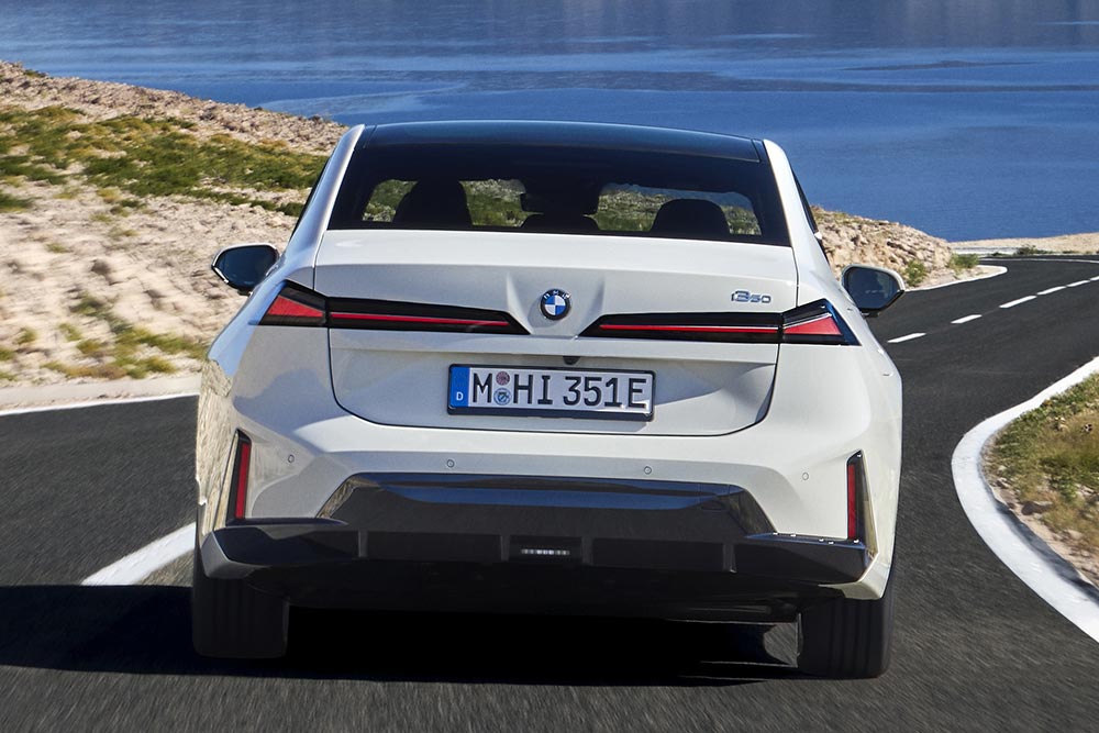 https://cdn.autogreeknews.gr/wp-content/uploads/2026/09/BMW-3-Series-2026-3.jpg