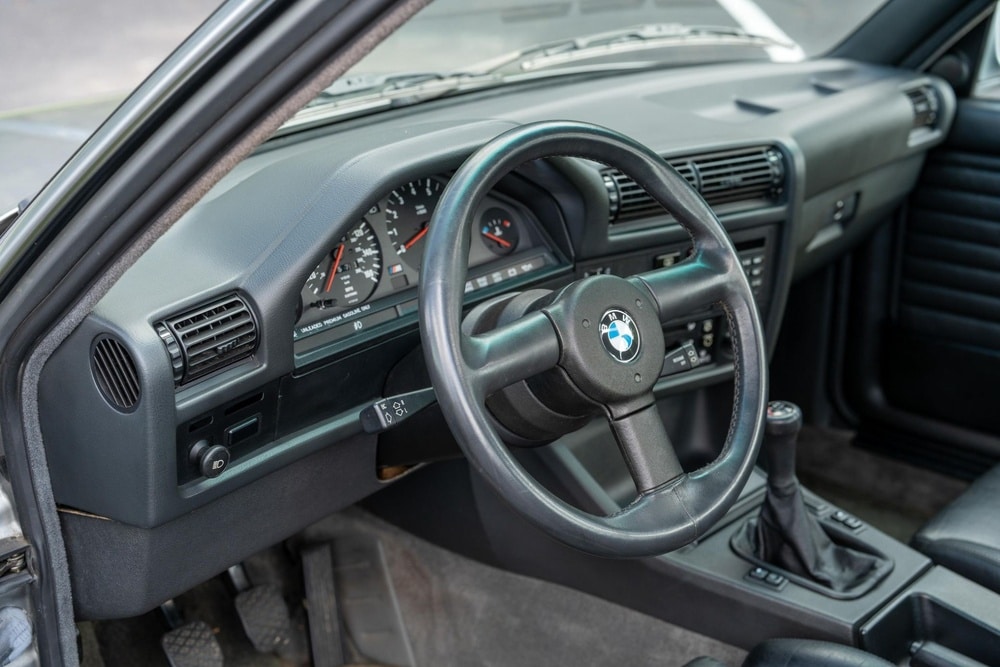 https://cdn.autogreeknews.gr/wp-content/uploads/2026/09/BMW_M3_E30_for_sale-1.jpg