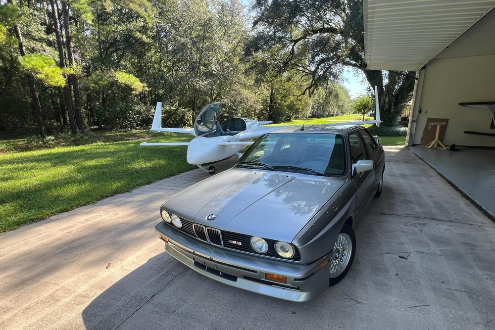 https://cdn.autogreeknews.gr/wp-content/uploads/2026/09/BMW_M3_E30_for_sale-4.jpg